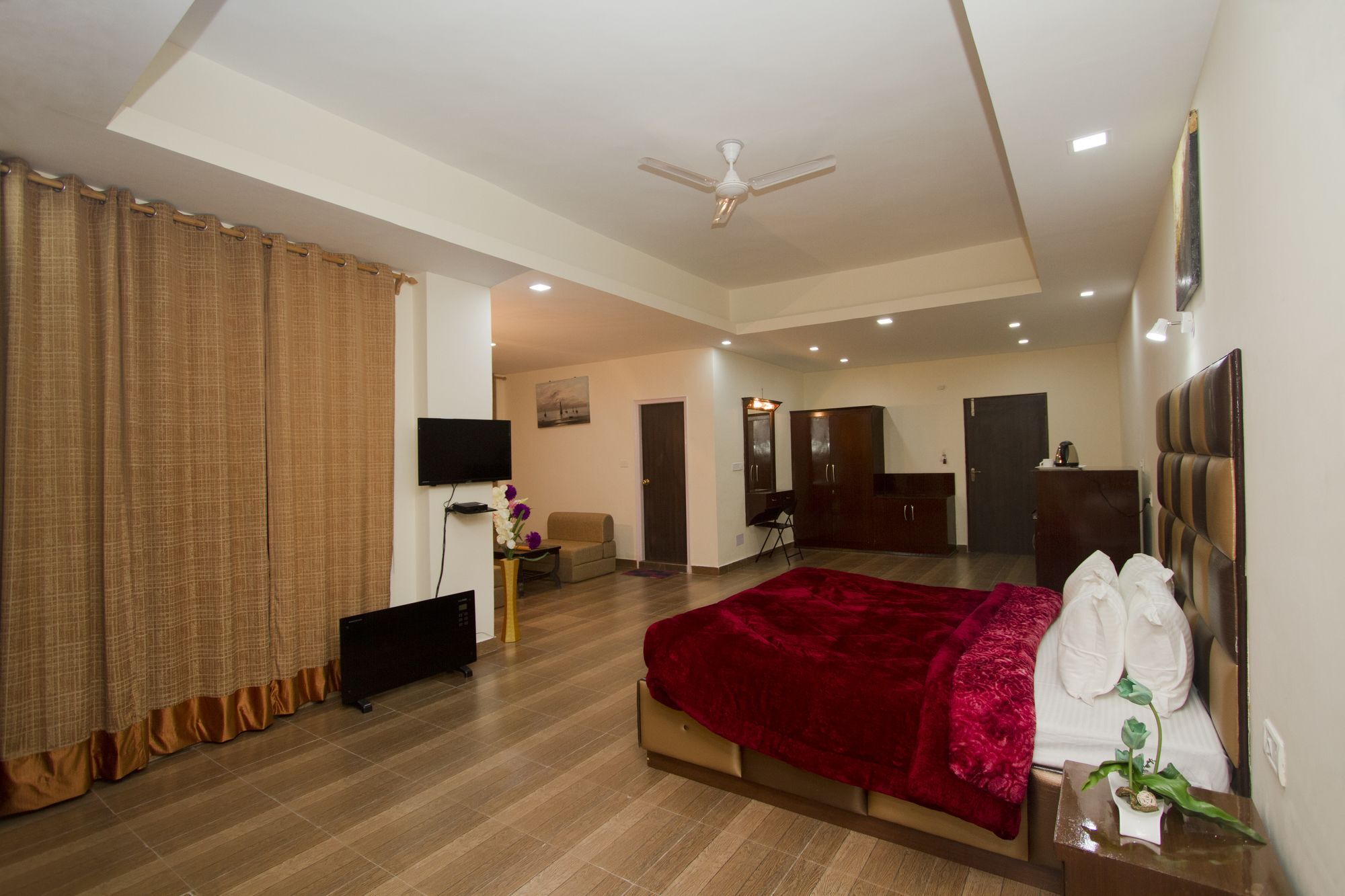 Adb Rooms Snow Touch Resort Manāli Exteriör bild